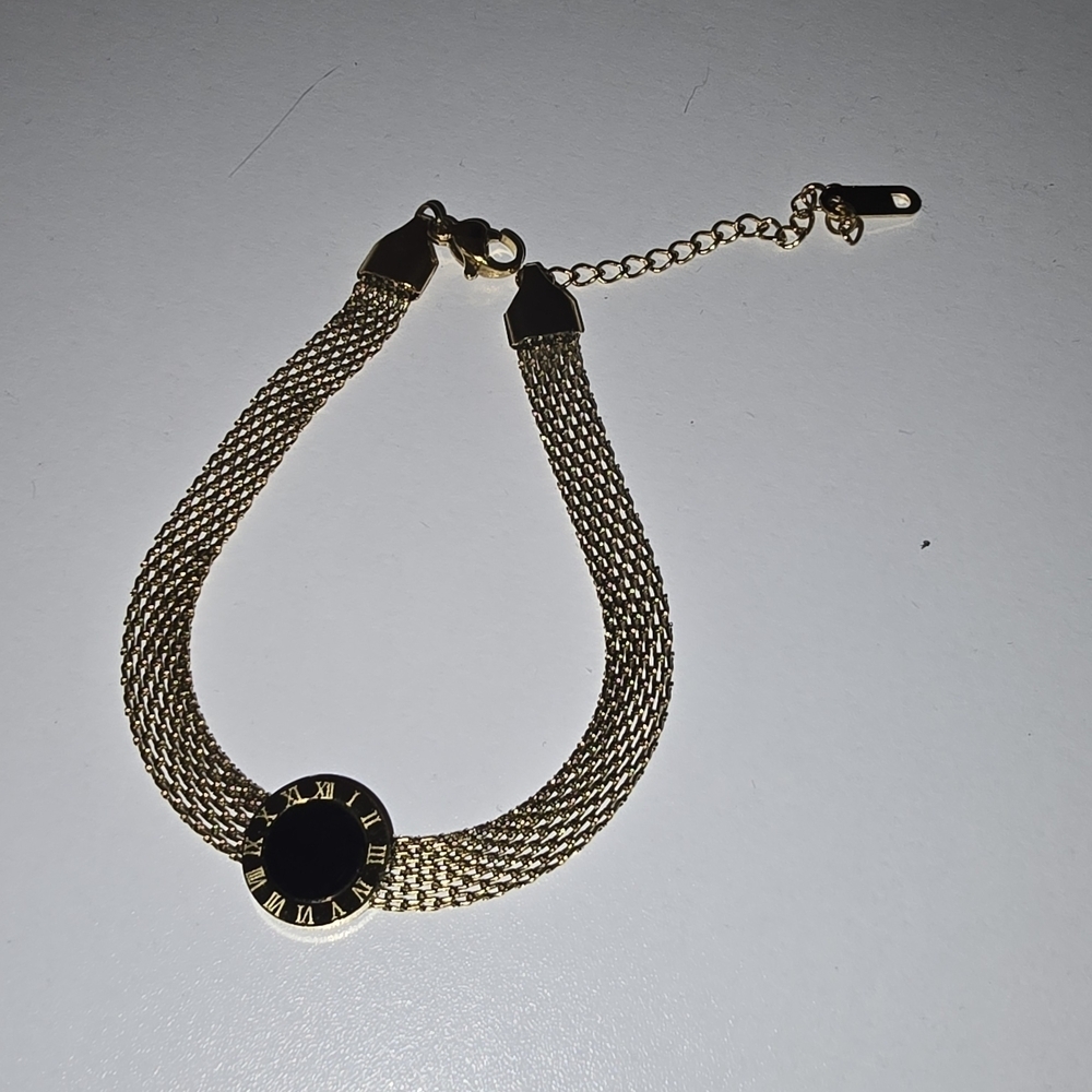 Elegant Gold and Black Bracelet (SS)